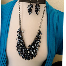Load image into Gallery viewer, Black Necklace Set
