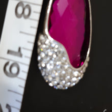 Load image into Gallery viewer, 19in Silver Necklace with Fushia Pendant
